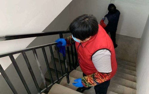 东滩花园全力消毒防控，物业筑牢社区健康防线
